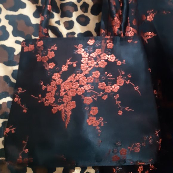 Traditional Satin Chinese Dress w/ matching purse - Picture 6 of 7